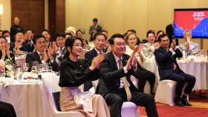 尹 정상회담 전날 ‘오늘 좀 마십시다’ 건배사?…與 “가짜뉴스” 유튜브 고발