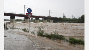 한달새 1년치 강수량의 72% 쏟아졌다…평년대비 3배 많아