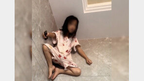 ‘이게 된다고?’…벽에 붙어 TV보는 ‘中스파이더걸’ 화제(영상)