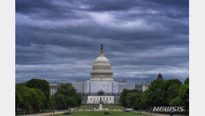 美의회, ‘우크라 추가 지원’ 예산 충돌…연방정부 ‘셧다운’ 위기