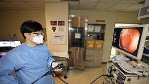 “몸 속의 유익한 ‘마이크로바이옴’ 이식해 질병 치료”