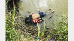 “밀입국자 강에 밀어넣어” 텍사스 수중장벽… 美정부 “불법” 소송 