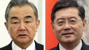 中, 한달 안보인 친강 외교부장 해임… 후임에 왕이 재기용 