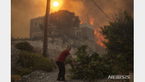 “내 삶이 멈췄다”…일주일 산불에 황망한 그리스 섬주민들