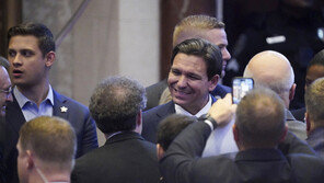 美공화 대권후보 디샌티스, 모금 행사장 이동중 교통 사고