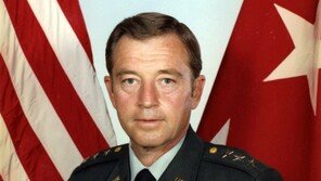 “헌신 기억할 것”…한국전 참전·전 주한미군 사령관 세네월드 영면