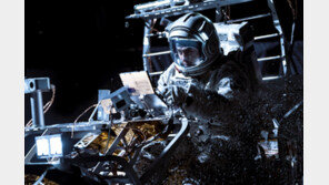 “달에 고립된 우주대원을 구하라”… 쌍천만 감독의 SF 도전 