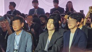 “노 아이폰, 온리 갤럭시”…언팩 현장에 슈가 깜짝 등장