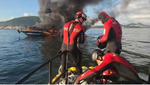 보령 원산도 인근 해상서 20명 탄 낚시어선 화재…“전원 구조”