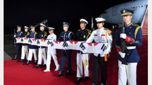 73년만의 유해 상봉 막내 “형님이 지킨 나라, 등 따신 자유국가 돼” 