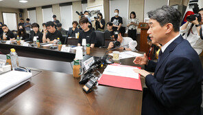 이주호 “기간제·비정규직 교사 교권 존중돼야…챙기겠다”