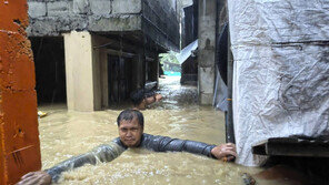 필리핀 덮친 태풍… 5명 숨지고 이재민 수천명