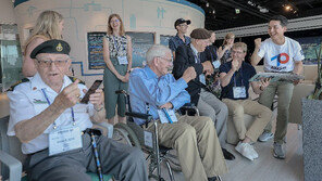 70년만에 부산항 다시 찾은 노병들 “엑스포 후보지 됐다니 놀라워”