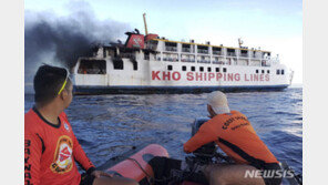 필리핀 여객선, 해안 46m거리서 승객 쏠리며 전복, 26명 익사