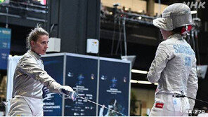 우크라 펜싱 선수, 러시아 선수 악수 거부해 실격…“메달보다 국가”