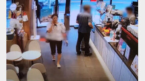 “여기 와보세요” 보이스피싱 수거책 잡은 ‘리본 블라우스’ 여성, 정체는?