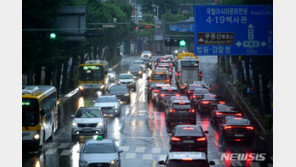 돌아오는 피서객…귀경길 고속도로 매우 혼잡 예상