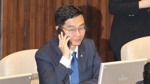 ‘김건희 여사 조명 촬영 의혹’ 장경태 민주당 의원 檢소환