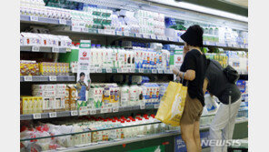 정부 우윳값 인상 자제 요청에…“손해보고 팔야야할 판” 시름