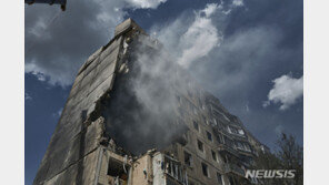 러시아, 젤렌스키 고향에 미사일 공격… 6명 사망·75명 부상