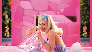 ‘웃픈’ 블랙코미디, 뜻밖의 훈풍