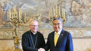 박진, ‘수교 60주년’ 교황청 방문… “관계 증진·北문제 개선 협력”