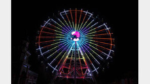 “이 무더위에”…놀이동산 대관람차 정전으로 멈춰