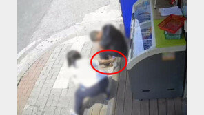땡볕에 쪼그려 앉은 아저씨 옆 생수 놓고간 여성…“천사를 봤다”