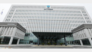 검찰, ‘7000배 수익’ 새만금 풍력발전 비리 의혹 전북대 교수 압수수색