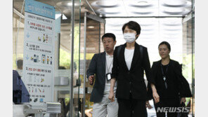 ‘억대 뇌물 혐의’ 경찰 경무관, 2시간 구속심사…묵묵부답