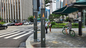 서울 중구, 명동 일대 ‘불법광고물 부착방지 시트’ 설치