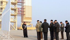 “북한 서해위성발사장서 7월 엔진 시험 흔적…다음 발사 준비 동향”