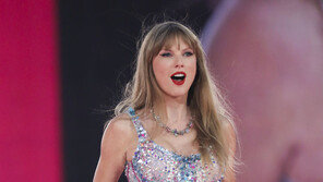 보너스만 총 700억원…테일러 스위프트 스태프에게 통 큰 지원