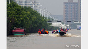 독수리, 베이징에 5일간 744.8㎜ 폭우…142년만 최고 강우량 기록