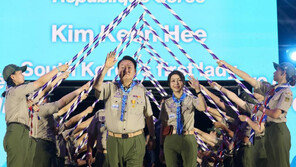 尹대통령, ‘잼버리’ 개영식 참석…종이비행기 퍼포먼스로 응원