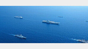 中, 항모 산둥함 대만해협 통과 영상 첫 공개