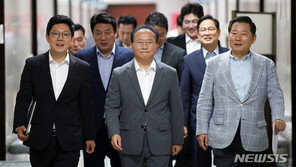 與 “잼버리 청소년 건강 우려…정부에 대책 마련 독려”