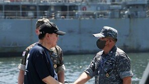 尹대통령, 휴가 둘째 날 ‘진해 해군기지’ 찾아 장병들 격려