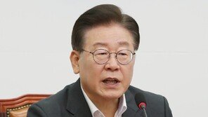 與 “김은경 사과 ‘할리우드 액션’…李 직접 사과해야”