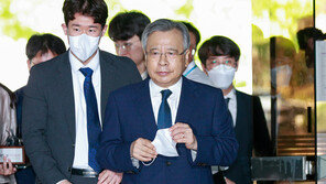 ‘50억 클럽’ 박영수 결국 구속…“증거인멸 우려”