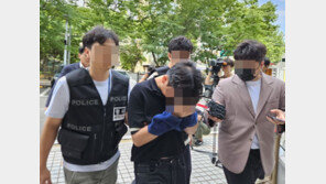 새벽 귀가 꾸짖은 모친 살해 대학생 영장심사 출석…‘묵묵부답’