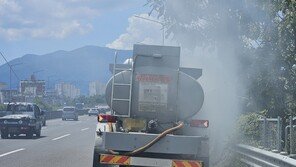 남해고속도 마산톨게이트 인근 탱크로리 황산 유출…·제거 작업 중