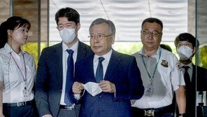박영수, 첫 조사 22개월만에 구속… 특검 앞둔 檢, ‘50억클럽’ 수사 속도