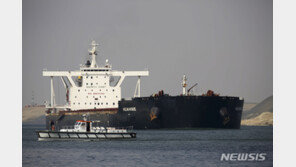 이집트 수에즈운하 선박 침몰, 선원1명 죽고 6명 구조
