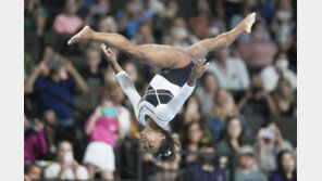 돌아온 ‘체조 여왕’ 바일스… 2년 공백 딛고 종합우승