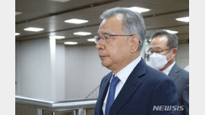 ‘대장동 로비 의혹’ 박영수 前특검, 구속 후 첫 조사