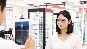 지니스, 소규모 안경원에서 100억 원대 기업으로 도약