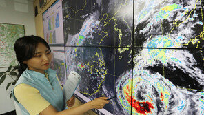 태풍 ‘카눈’ 영향…37도 폭염 속 최대 100㎜ 강한 비