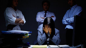 ‘직장 내 괴롭힘’ 신고해도 85%는 방치… 소극적 법 집행도 걸림돌