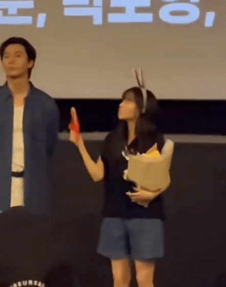 박서준 “당황, 오해 있었다”…머리띠 거부 논란 해명(영상)